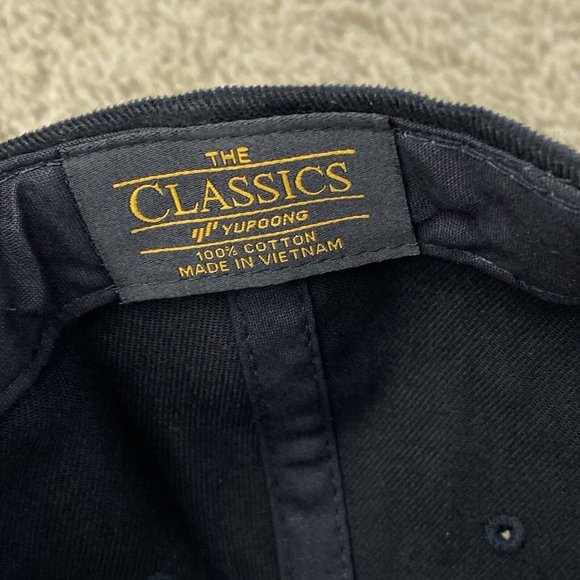 Chicago Black Hawks NHL Hat The Classics Yupoong Black Cotton Strapback Cap NWOT - Picture 4 of 9